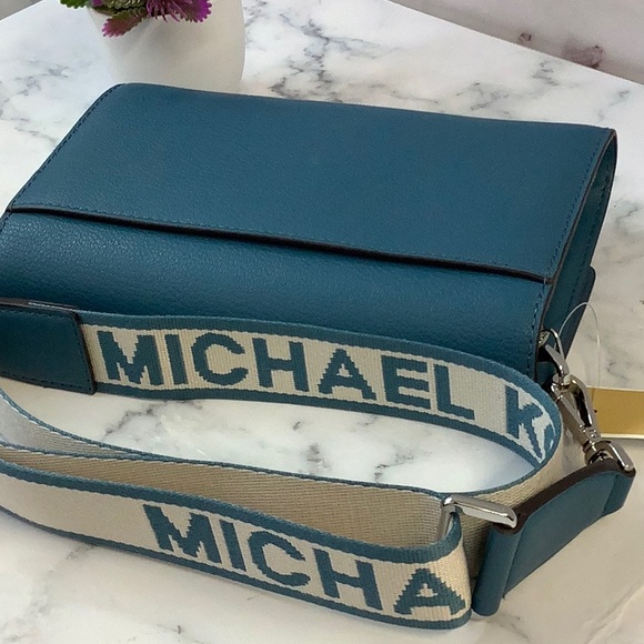 NWT Michael Kors Leather Cross Body Bag Teal - Picture 2 of 5